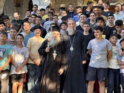 Επίσκεψη του Μητροπολίτη Τρίκκης στην κατασκήνωση της ΓΕΧΑ 